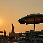 Lovely Flat With Garden In A Residence-beahost * Bibione
